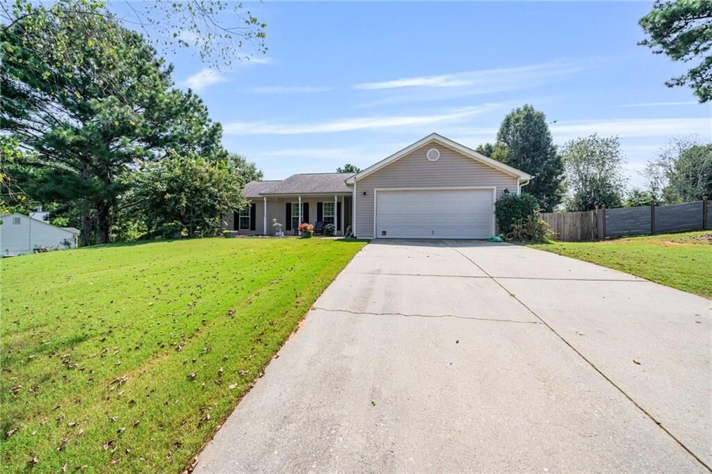 Property Photo:  443 Robins Way  GA 30011 