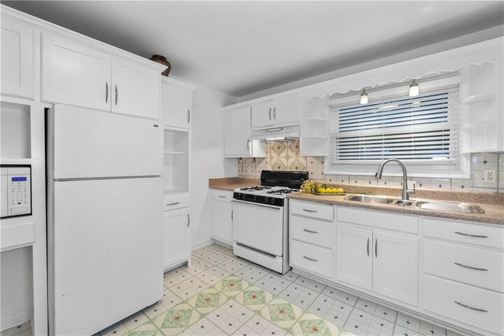 Property Photo:  819 Durant Place NE 6  GA 30308 