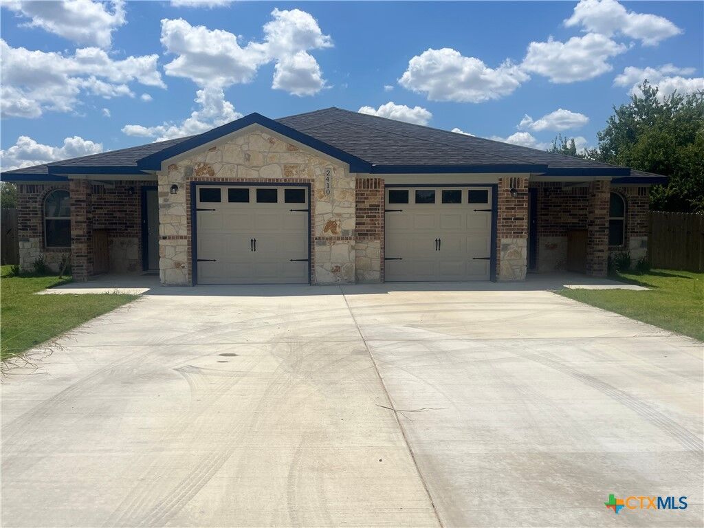 Property Photo: 2410 Westcliff Road B TX 76543