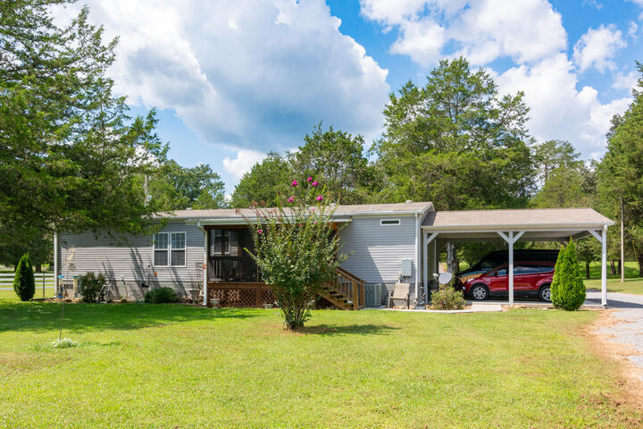 Property Photo: 4390 S R 28 TN 37327