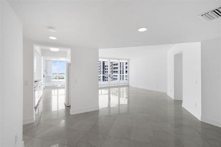 Property Photo: 21055 NE 37th Ave 2703 FL 33180