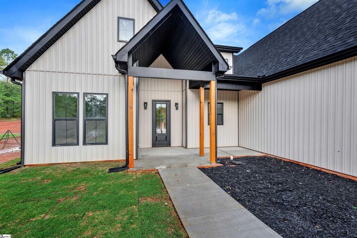 Property Photo: 1352 Old Canaan Road SC 29306-6502