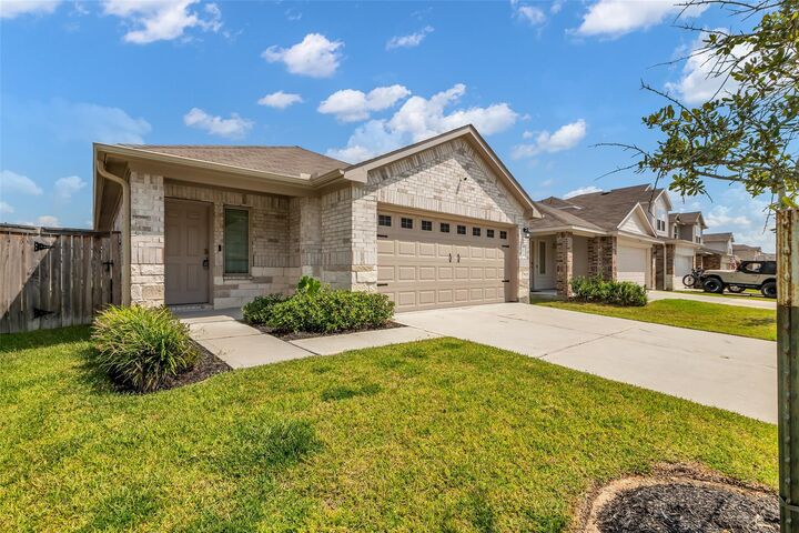Property Photo: 14939 Cypress Hollow Drive TX 77357