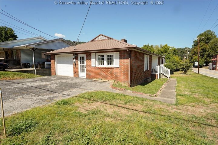 Property Photo: 167 Madison Avenue WV 25130