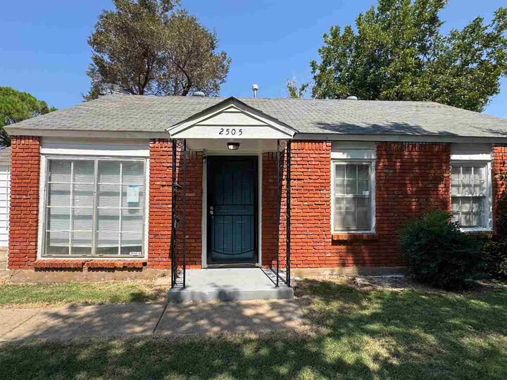 Property Photo:  2505 NW Lincoln Ave  OK 73505 