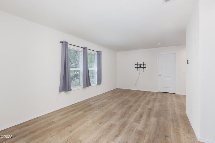 Property Photo: 150 NW 5th Street OR 97391