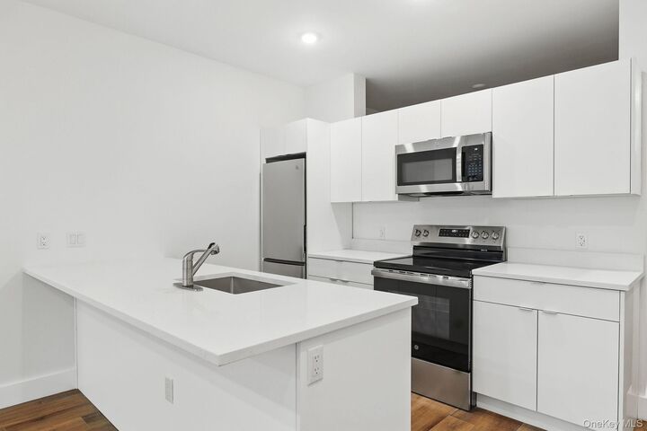 Property Photo:  199 E Post Road 305  NY 10601 