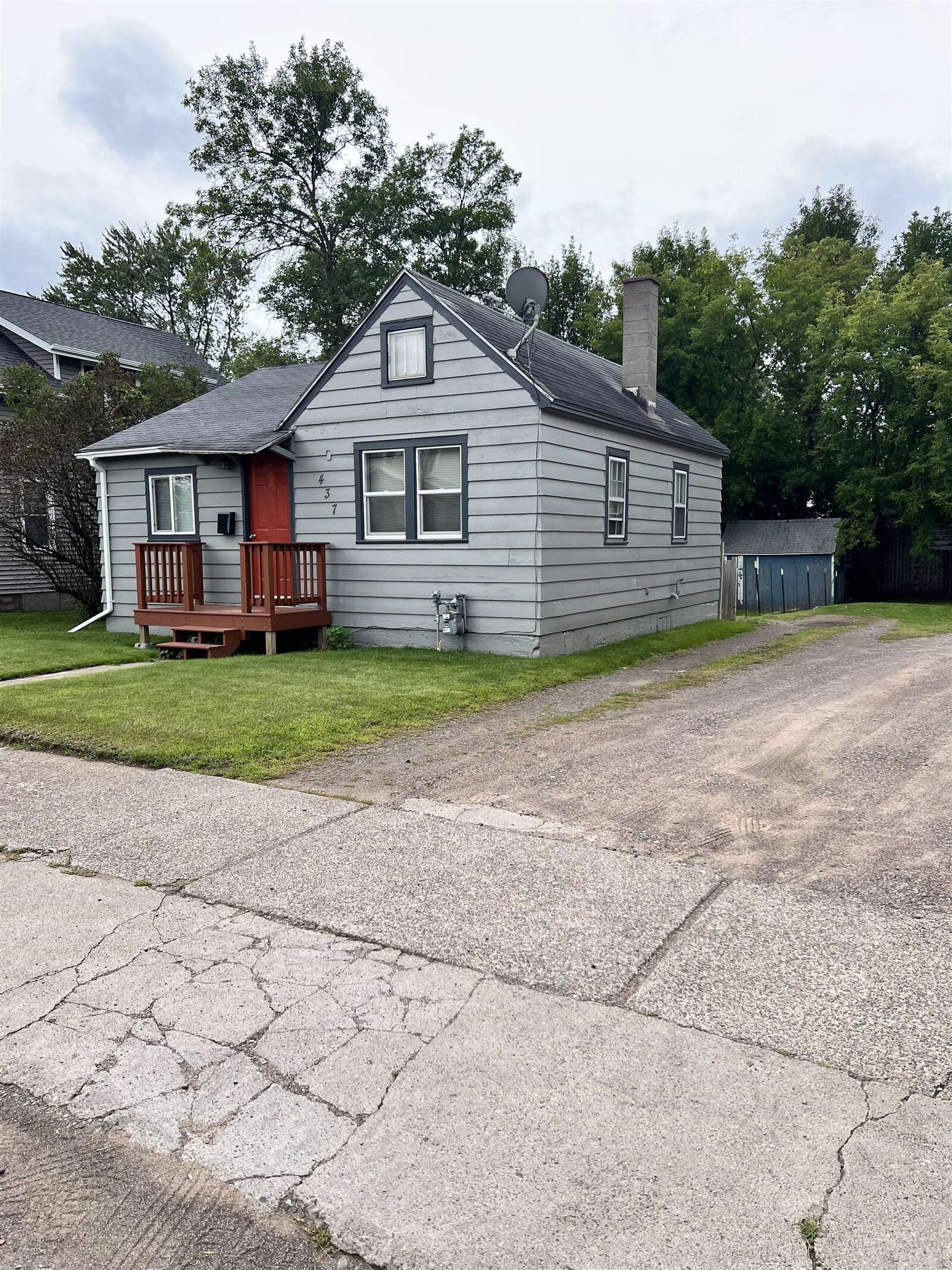 Property Photo: 437 9th St MN 55720