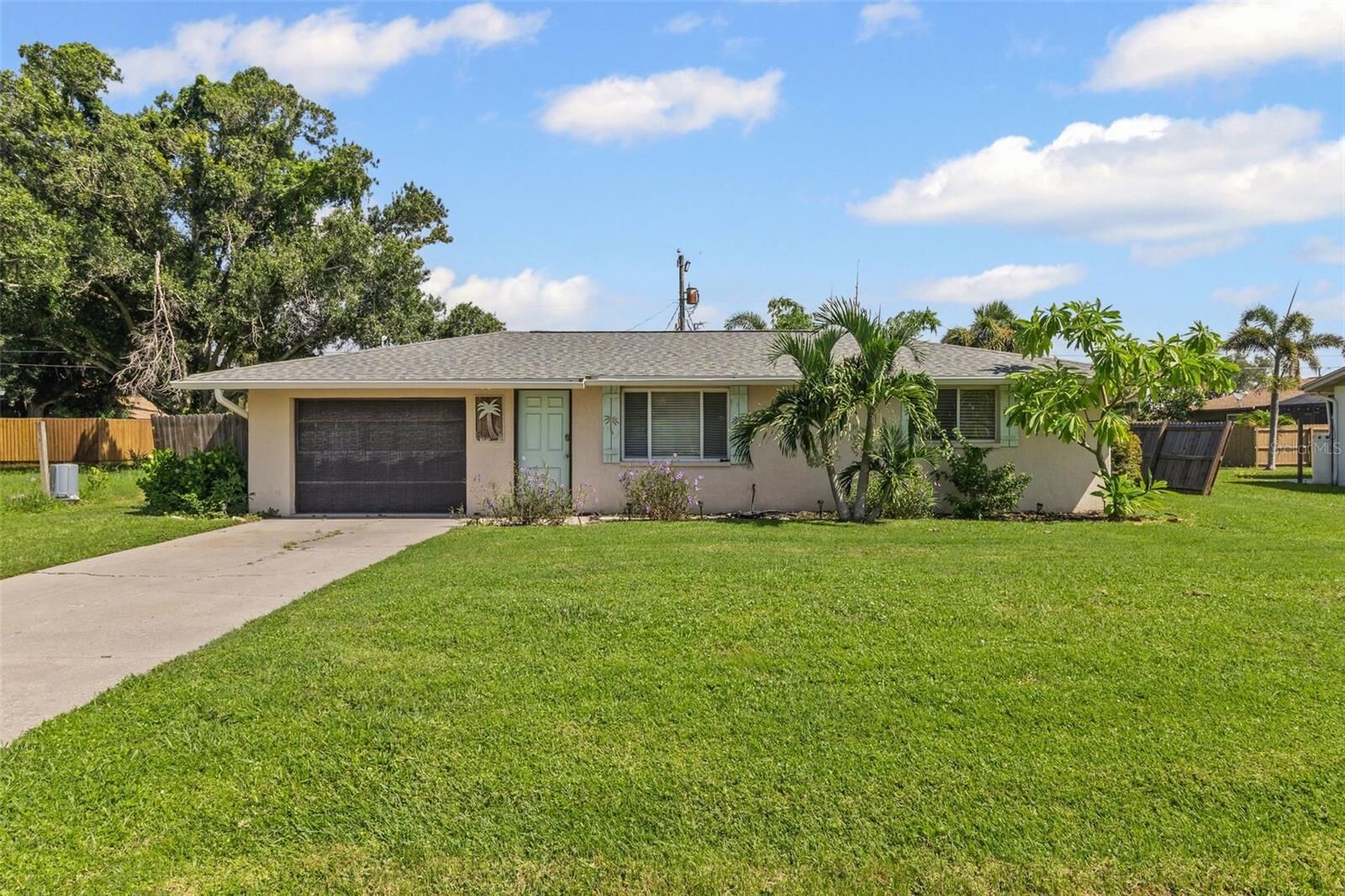 Property Photo: 80 Loyola Road FL 34293