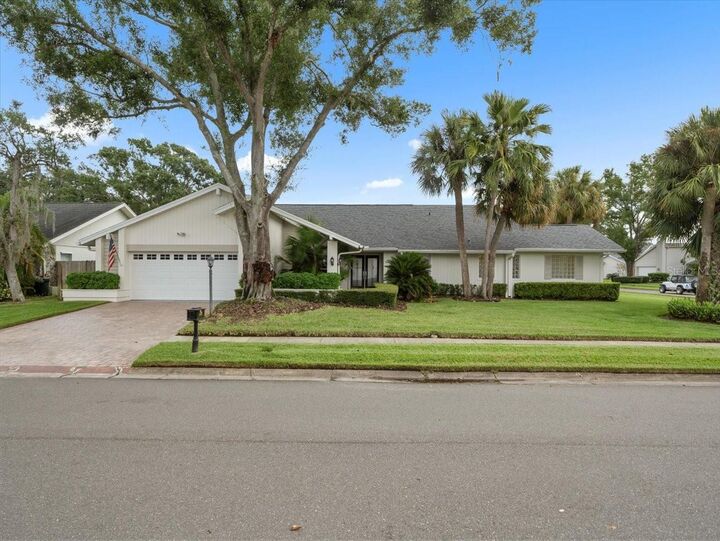 Property Photo: 13707 Walbrooke Drive FL 33624