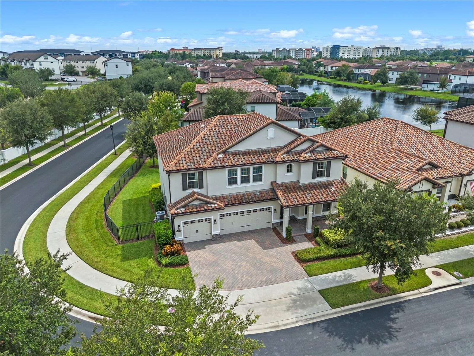 Property Photo:  10748 Citron Oaks Drive  FL 32836 