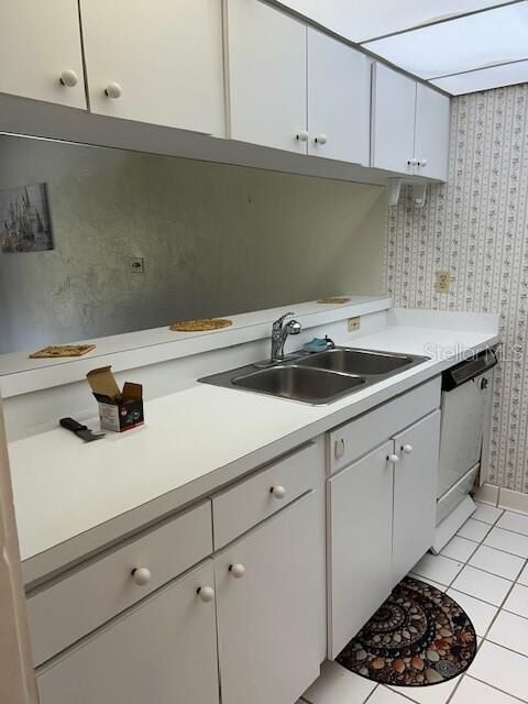 Property Photo:  686 Olde Camelot Circle 3275-6  FL 33844 