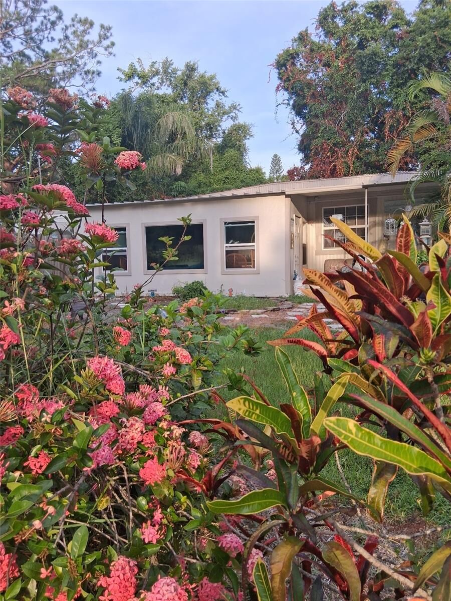 Property Photo: 5112 80th Way N FL 33709