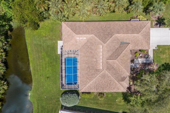 Property Photo: 498 Lake Of The Woods Drive FL 34293
