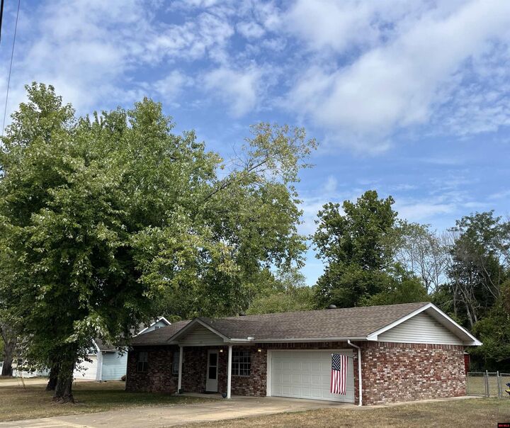 Property Photo:  1509 Gregg Road  AR 72653 