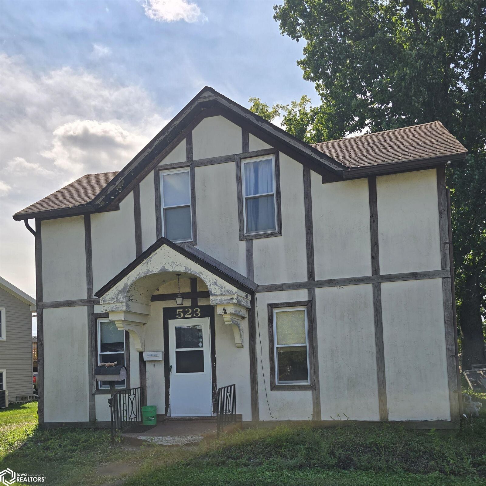 Property Photo: 523 Dunham Street IA 52601