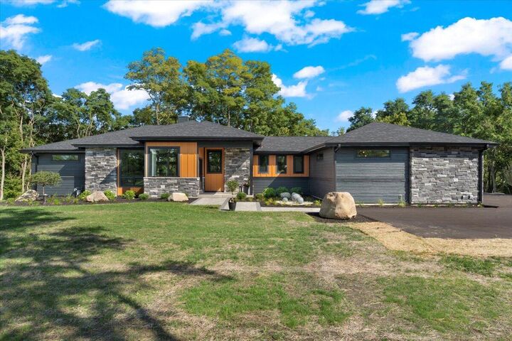 Property Photo:  815 N English Settlement Ave  WI 53105 