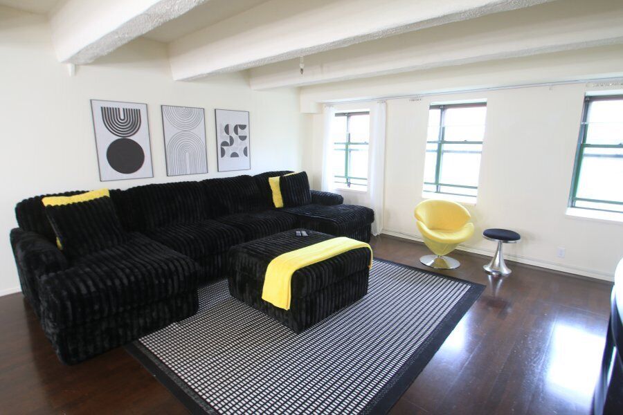 Property Photo: 270 E Highland Ave 516 WI 53202