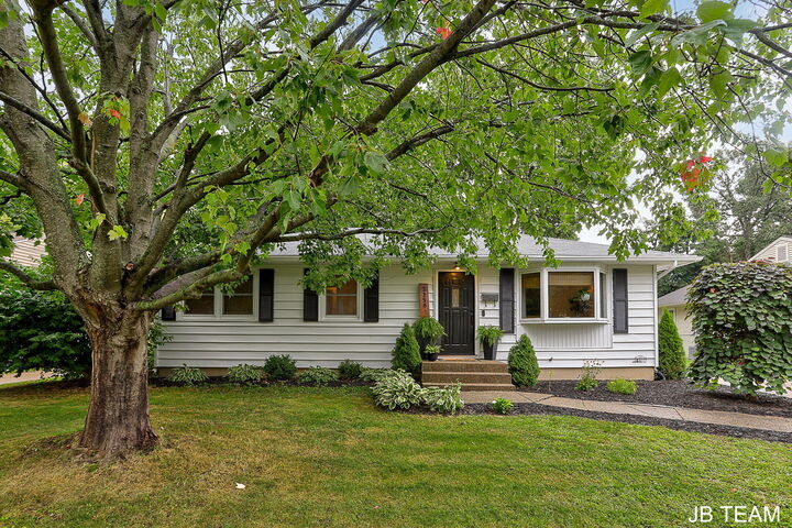 Property Photo: 3758 Collingwood Avenue SW MI 49519