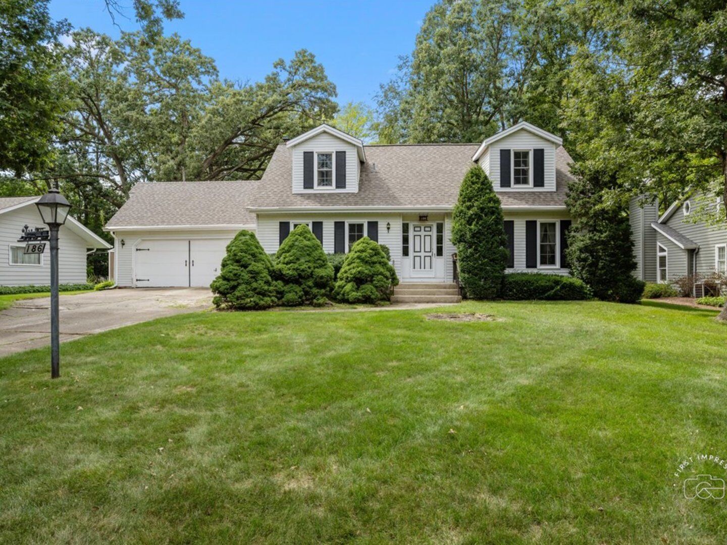 Property Photo:  186 Westgate Drive  IL 60123 