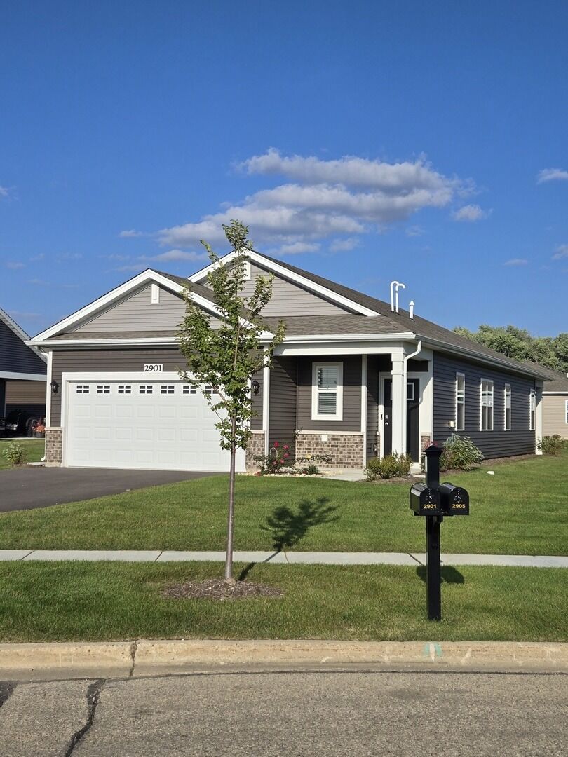 Property Photo: 2901 Harnish Drive IL 60102
