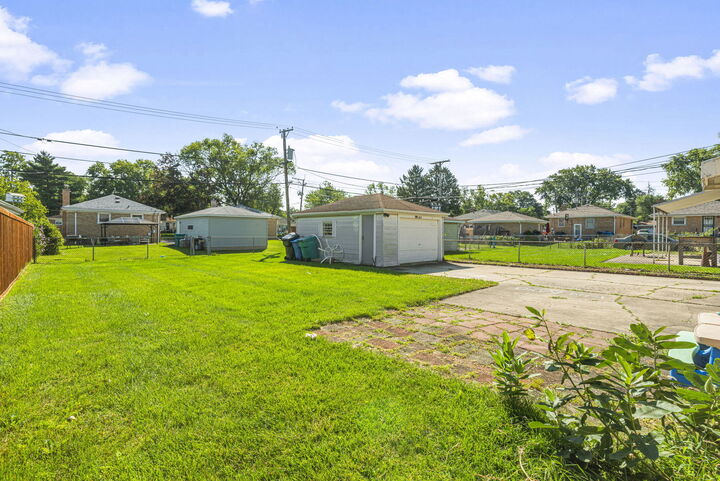 Property Photo:  425 N Jackson Boulevard  IL 60162 