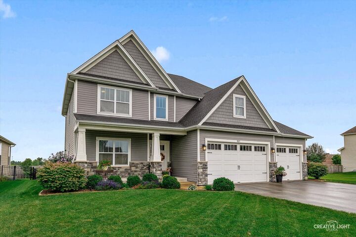 Property Photo:  957 N Carly Circle  IL 60560 