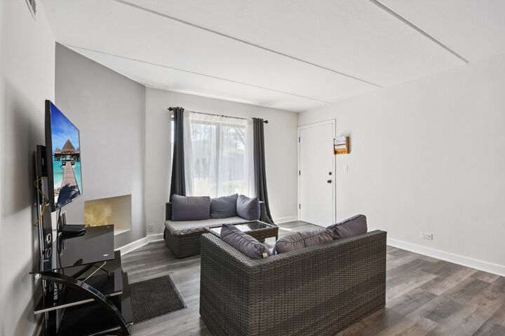 Property Photo:  1751 S Washington Street 1  IL 60565 