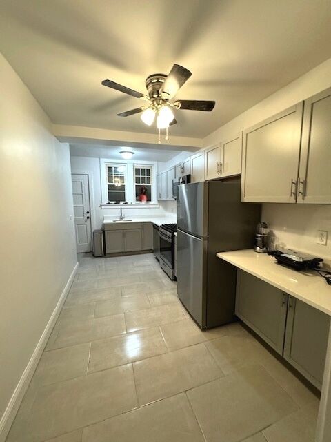 Property Photo: 1070 W Thorndale Avenue 2M IL 60660