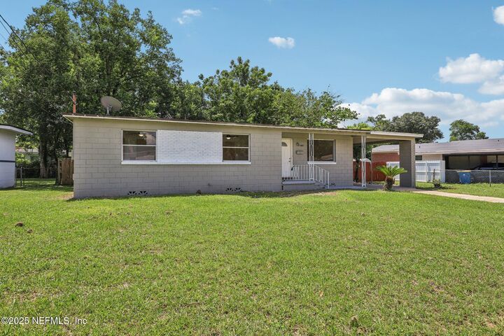 Property Photo: 7116 Gaillardia Road S FL 32211