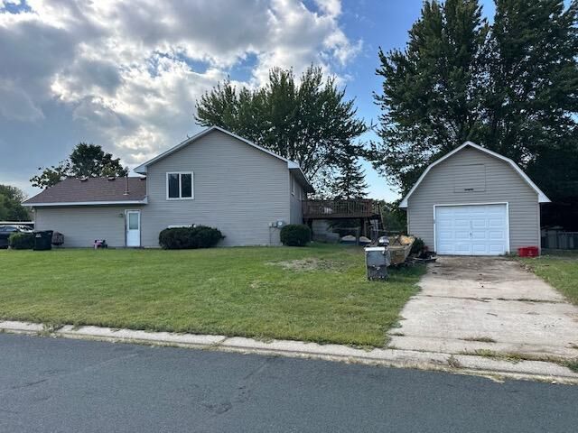 Property Photo:  793 Lupine Court  MN 55379 