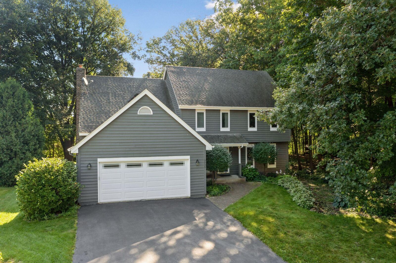 Property Photo: 3035 Autumn Woods Drive MN 55318