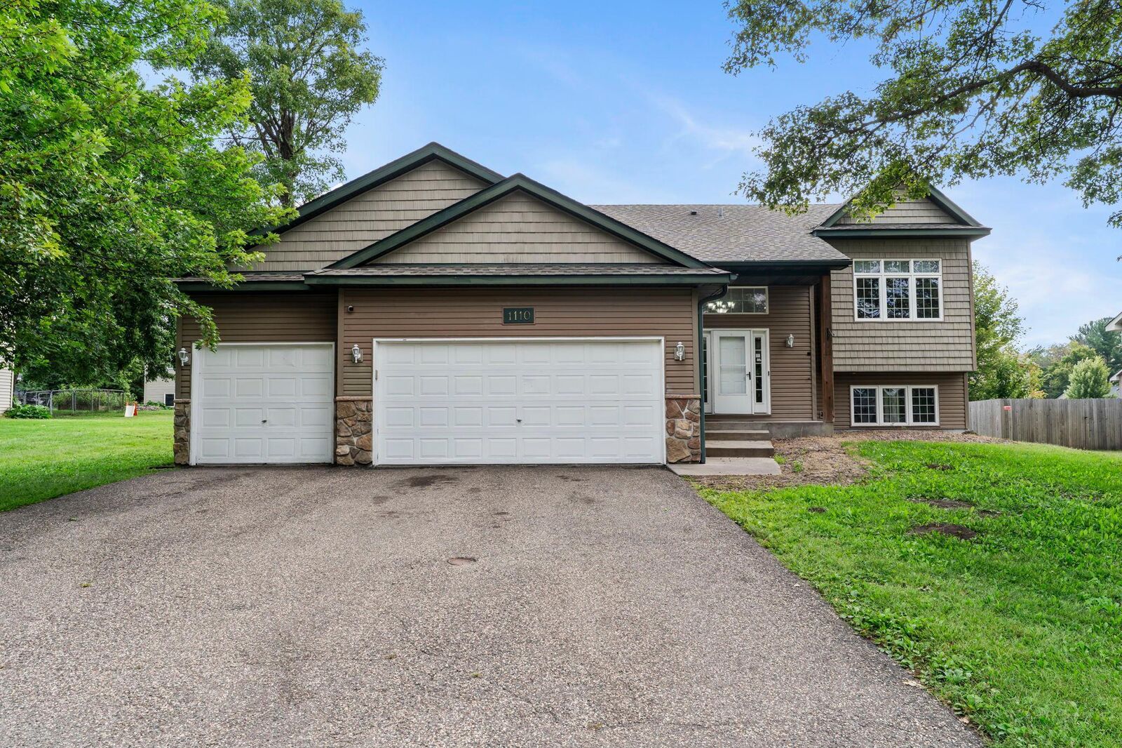Property Photo:  1110 Madison Avenue SW  MN 55040 