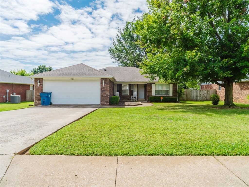 Property Photo: 1206 SE 21st Street AR 72712