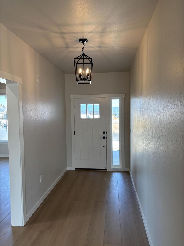 Property Photo: 3228 Garner Way OR 97504