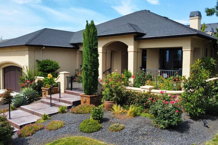 3861 Calle Vista Drive  Medford OR 97504 photo