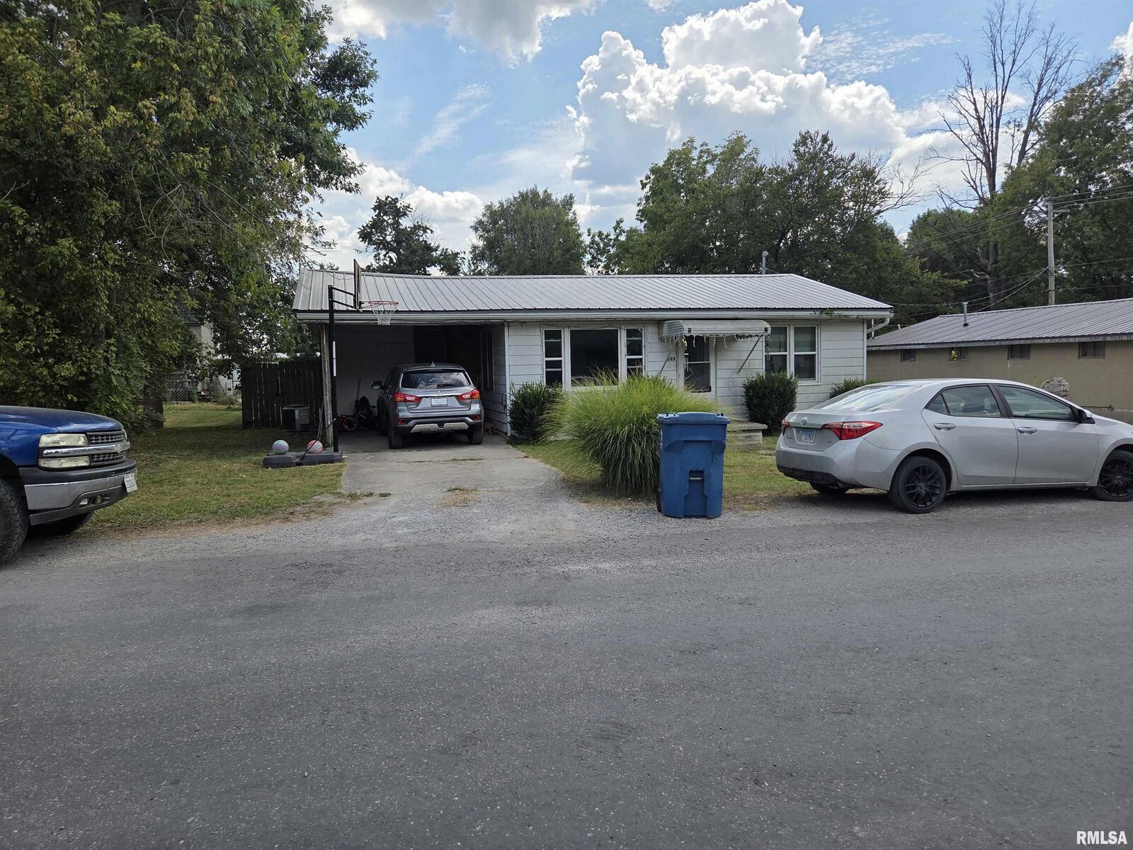 Property Photo: 503 W Cherry Street IL 62859