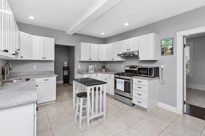 Property Photo:  20-22 Cedar St 3  MA 02062 