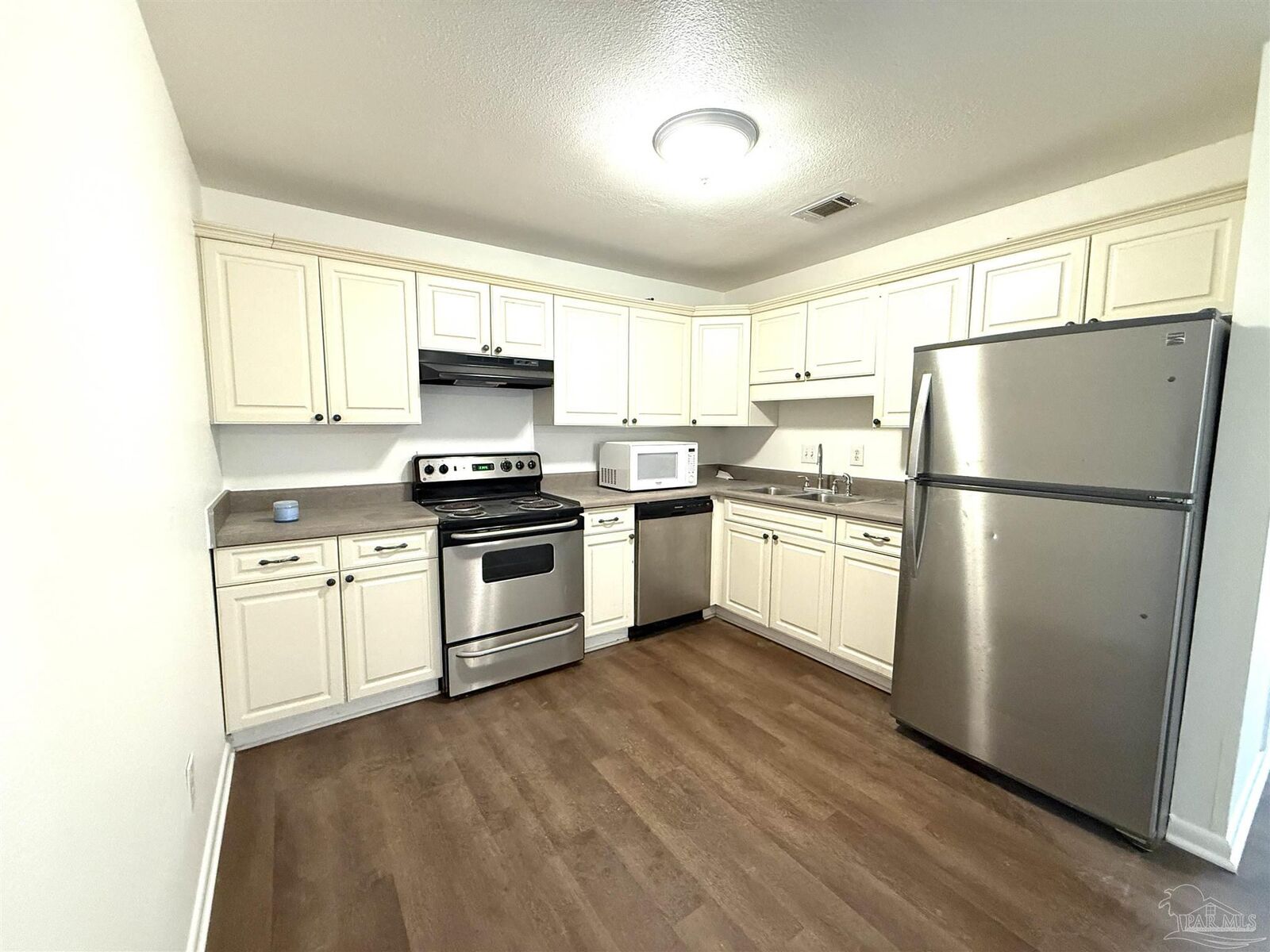 Property Photo:  3202 Redwood Ln D  FL 32563 