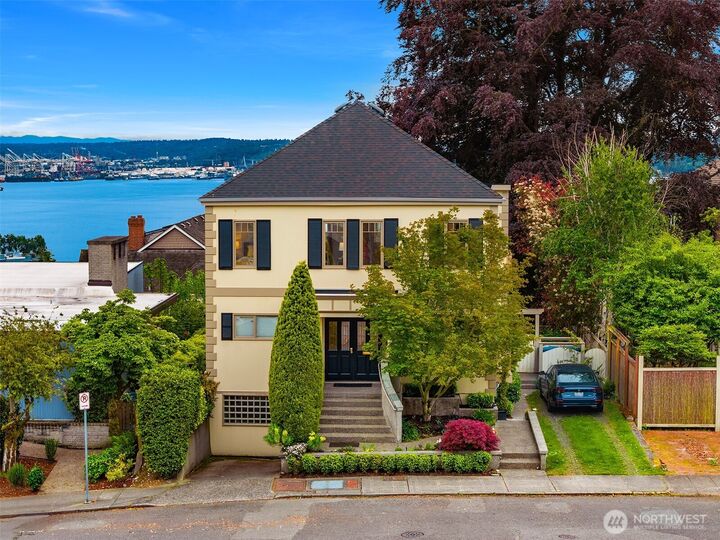 Property Photo: 525 W Prospect Street A WA 98119