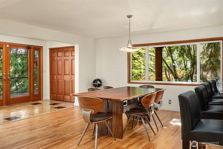 Property Photo: 5021 E Mercer Way WA 98040