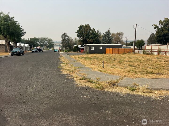 Property Photo: 215 N Elder Street WA 98851