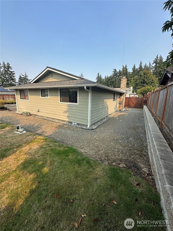 Property Photo: 802 39th Place WA 98229