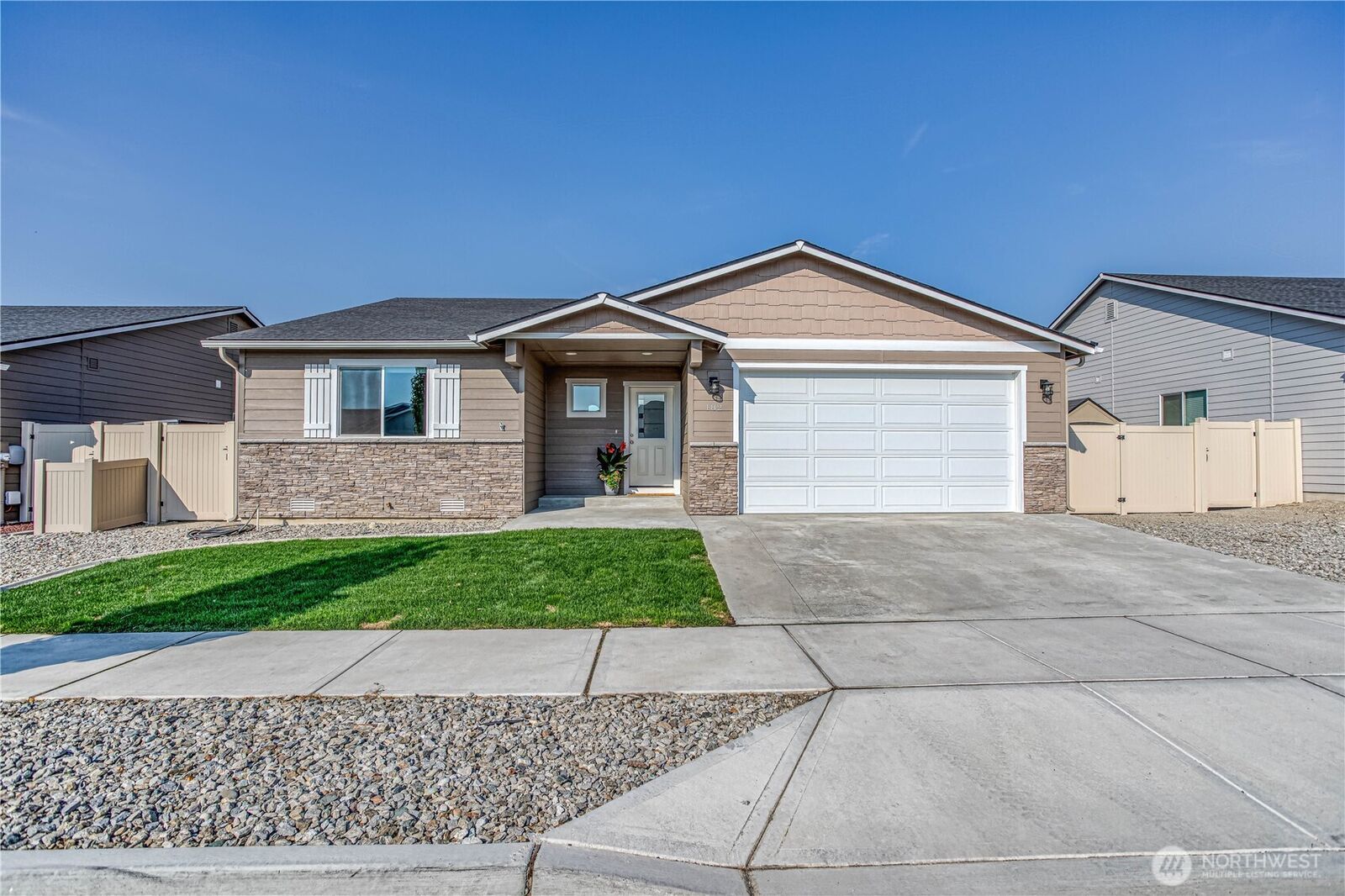 Property Photo: 182 Emma Dr WA 98801