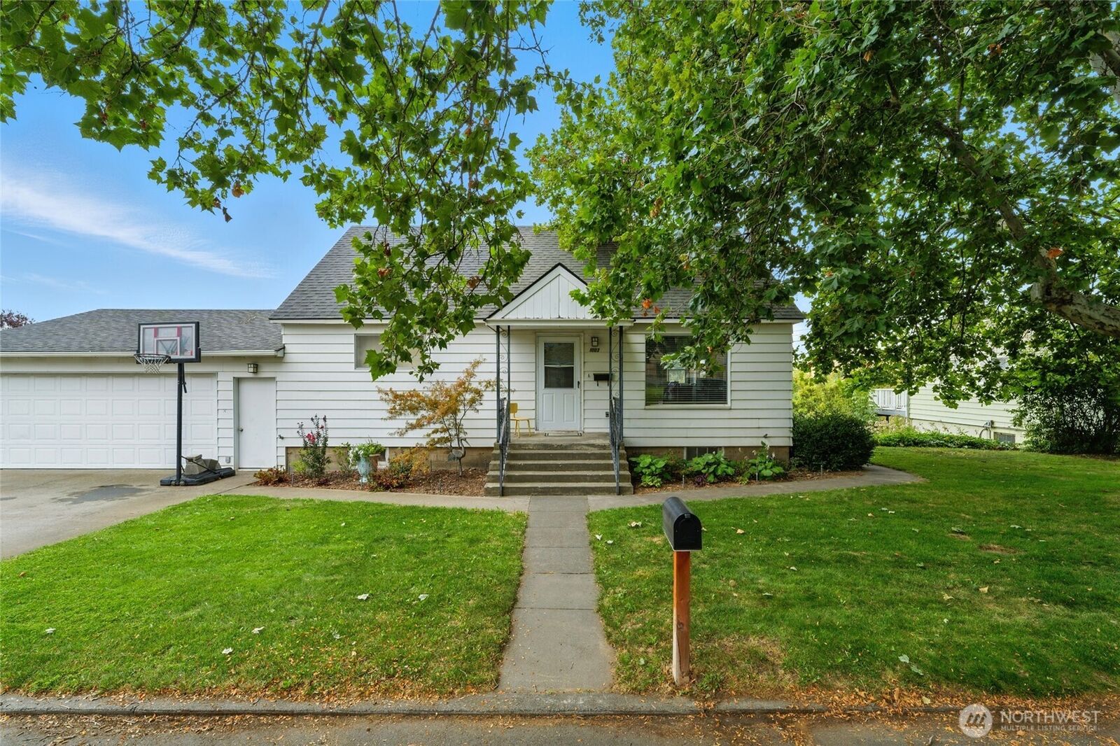 Property Photo:  1003  College Street  OR 97862 