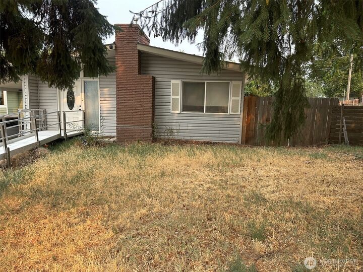 Property Photo:  1209  Davis Street  OR 97862 