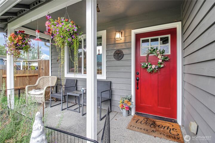 Property Photo: 915 Givens Avenue WA 98241