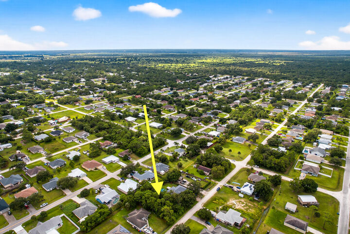 Property Photo: 8156 101st Court FL 32967