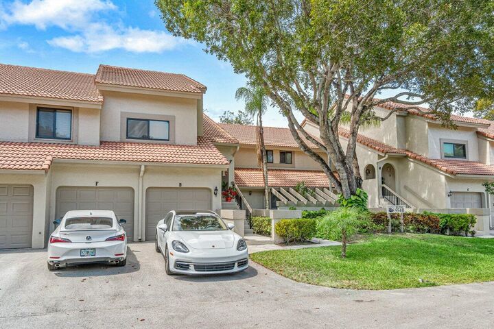 Property Photo:  5540 Coach House Circle B  FL 33486 