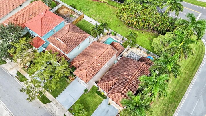 Property Photo: 6657 Green Island Circle FL 33463